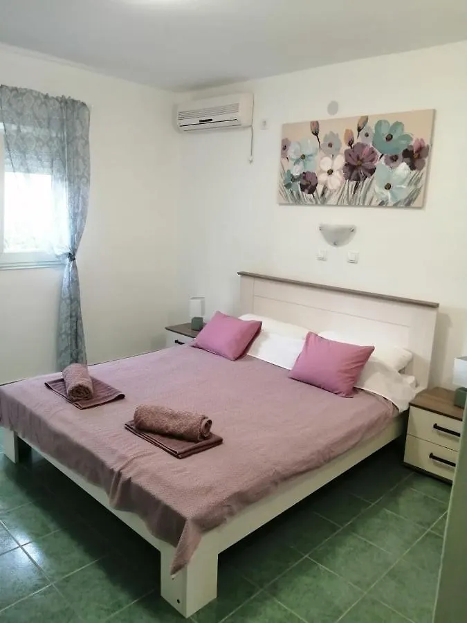 סטאריגרד-פקלניצה Holiday House Lara