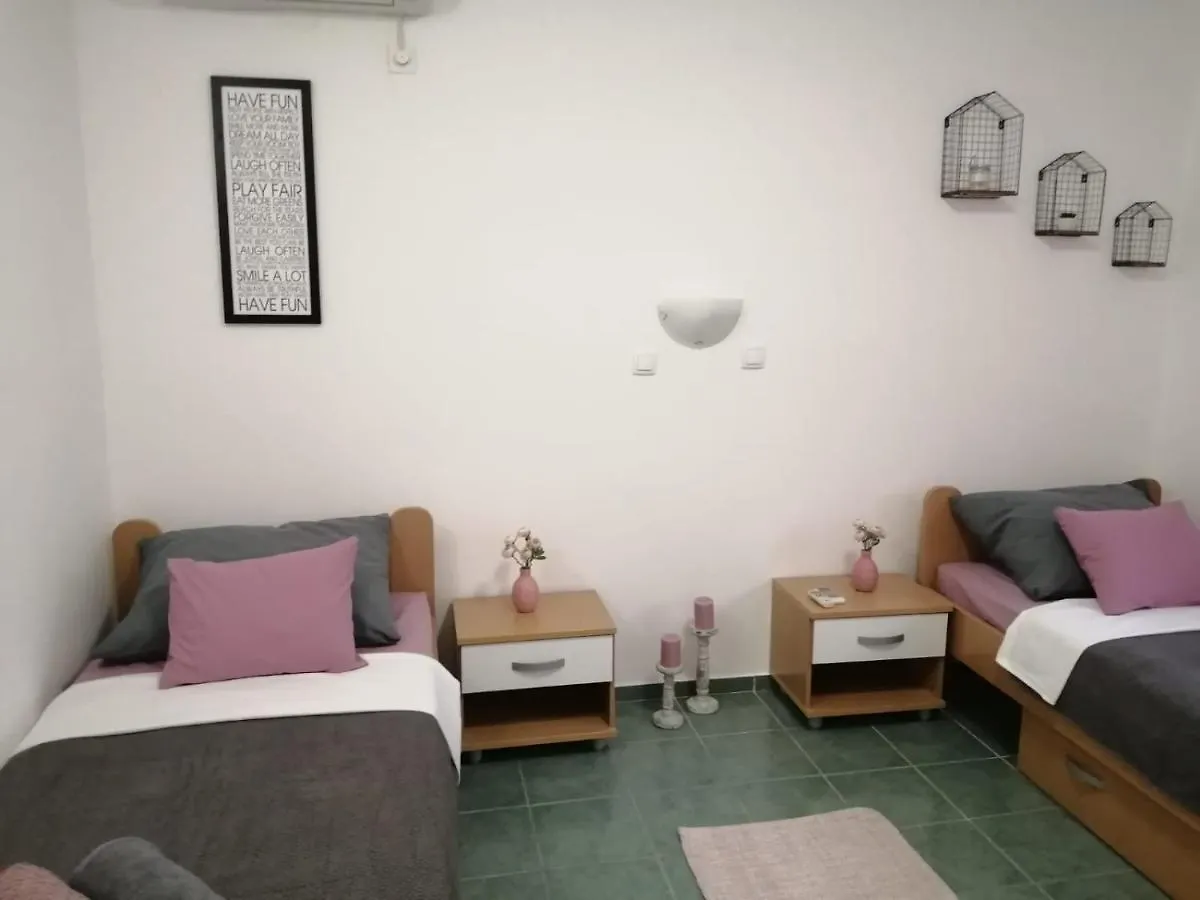 סטאריגרד-פקלניצה Holiday House Lara